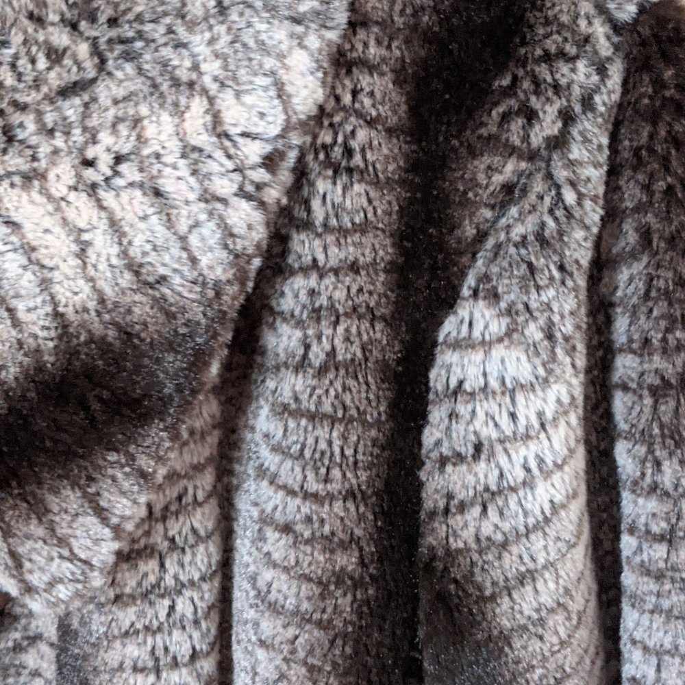 Keren Hart Faux Fur Coat - Picture 2 of 3